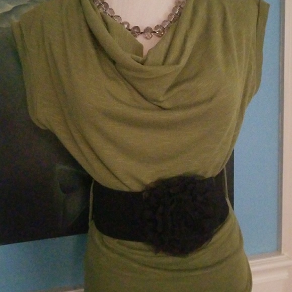 Classy and versatile belted top. Green. Small. - Picture 4 of 4